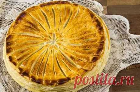 Пирог из квашеной капусты с грибами  - Sauerkraut-Tarte mit Pilzen Пирог из квашеной капусты с грибами и беконом в слоеном тесте по немецкому рецепту.