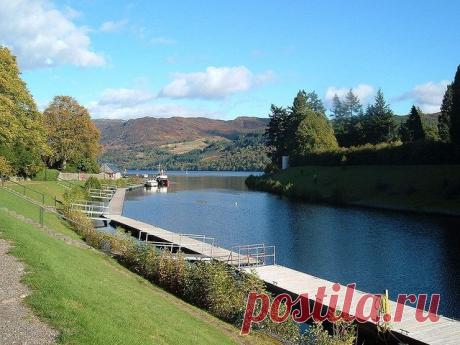 Загадочное озеро Лох-Несс Озеро Лох-Несс расположено в Шотландии и является самым глубоким и одним из самых больших озер страны. Его протяженность составляет 37 километров. Как и множество других мест в Шотландии, озеро окружено легендами и слухами. В этой стране практически везде есть свои привидения, здесь же...