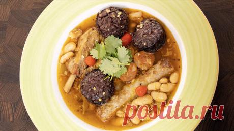 (48) Наваристая мясная солянка по-испански. Мощный зимний суп с кровяной колбасой и фасолью. Фабада - Будет вкусно - 13 февраля - 43637372126 - Медиаплатформа МирТесен Настоящий деликатес для любителей первых блюд - испанский суп Фабада. Сытное и очень вкусное блюдо, интересное сочетание ингредиентов, дающее в итоге невообразимый вкус. Яркое и красивое блюдо, от которого просто текут слюнки. Обязательно приготовьте "испанскую солянку" и устройте родным очередной - 13 февра...