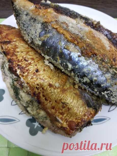 Жареная Фаршированная скумбрия
адаптированная под КЕТО
Сочная, нежная с идеальным сочетанием белка и жира.

На 100 г. Белки - 18,5 г Жиры - 15,4 г Углеводы - 0,55 г. Ккал - 214

Продукты:
Скумбрия 3 шт средних - 700 г (филе)
Зелень - 40 г. (укроп, петрушка, зеленый лук)
Сыр твердый - 100 г.
Соль, перец, сок лимона по вкусу
Мука миндальная - 2 ст. ложки
Масло топленое для жарки - 5 г.

Готовим: У рыбы удалить внутренности, голову, хребет и часть хвостика. Разрезать так, что...