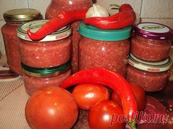 Аджика без варки

2.5 кг. спелых помидоров;
корень хрена 250 гр.;
горький перец 3 шт. (средний)
соль по вкусу;
1 ст. сахара;
1.5 ст.уксуса;
1-2 головки чеснока.

Способ приготовления:

Все перекрутить (вся посуда должна быть стерильна) и разложить в стерилизованные банки по 0.5 и накрыть пластмассовой крышкой. Держать в холодильнике (может стоять до года).