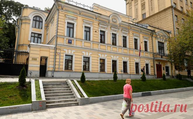 В посольстве Ливана в Москве заявили, что не пользуются пейджерами. Ливанское посольство в Москве не стало усиливать меры безопасности на фоне взрывов электроники в Ливане, сообщили ТАСС в дипмиссии.