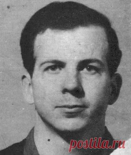 Невероятные совпадения в мировой истории, граничащие с мистикой 

Невероятные совпадения в мировой истории

 


Порой в жизни случаются странные, необъяснимые совпадения, граничащие с мистикой и роковым образом меняющие судьбы людей:
 
1. Ли Харви Освальд и Джон К…