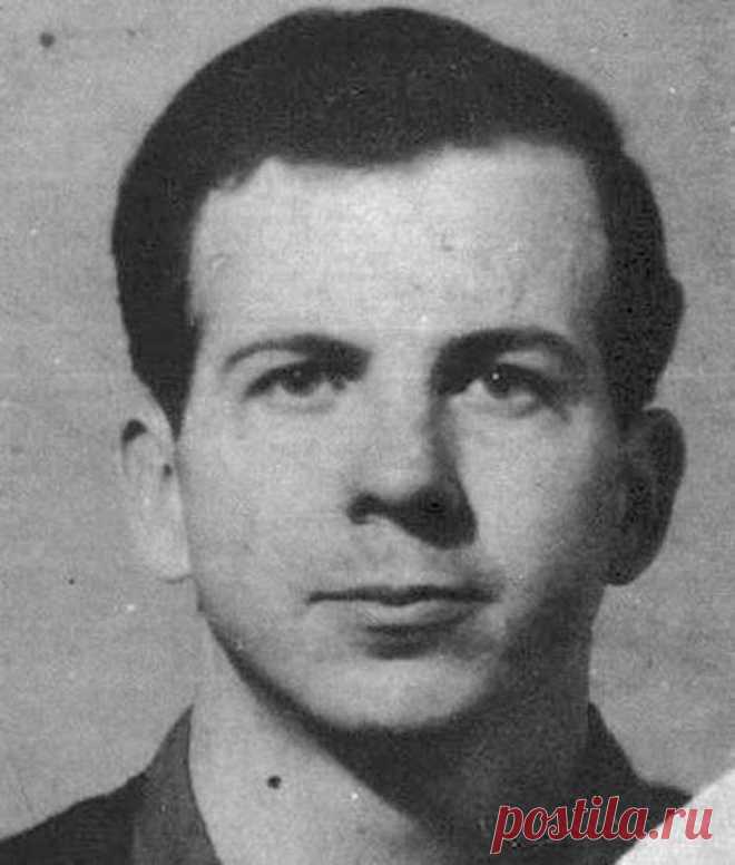 Невероятные совпадения в мировой истории, граничащие с мистикой 

Невероятные совпадения в мировой истории

 


Порой в жизни случаются странные, необъяснимые совпадения, граничащие с мистикой и роковым образом меняющие судьбы людей:
 
1. Ли Харви Освальд и Джон К…