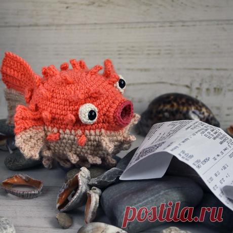 PDF Рыба Фугу крючком. FREE crochet pattern; Аmigurumi toy patterns. Амигуруми схемы и описания на русском. Вязаные игрушки и поделки своими руками #amimore - Рыба, маленькая рыбка фугу.