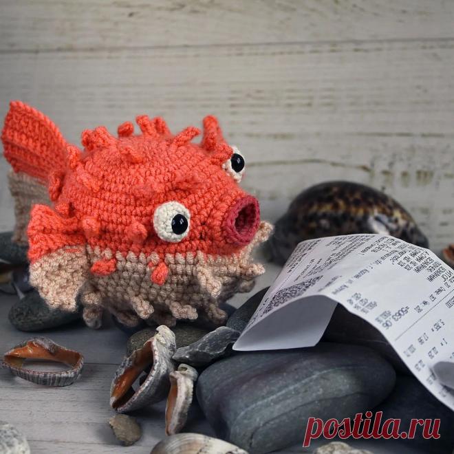 PDF Рыба Фугу крючком. FREE crochet pattern; Аmigurumi toy patterns. Амигуруми схемы и описания на русском. Вязаные игрушки и поделки своими руками #amimore - Рыба, маленькая рыбка фугу.