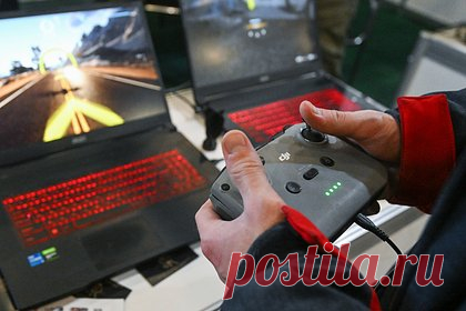 Российский военный попался ФСБ на попытке продажи беспилотника Минобороны. Сотрудники ФСБ задержали военнослужащего, пытавшегося продать принадлежащий Минобороны России беспилотный летательный аппарат. Спецслужбы обнаружили на маркетплейсе объявление о продаже за 400 тысяч рублей квадрокоптера DJI Mavic2 Enterprice Advanced и взяли продавца с поличным.