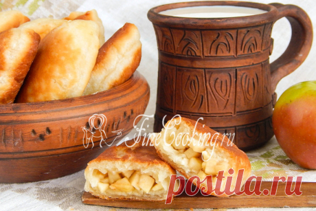 Жареные пирожки с яблоками