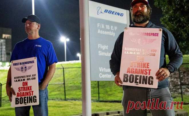 В США сотрудники оборонных заводов Boeing объявили забастовку. В понедельник, 4 августа, началась забастовка на трех заводах Boeing в американских штатах Миссури и Иллинойс, где собирают и обслуживают ракетные системы и военные самолеты, в том числе истребители F-15.