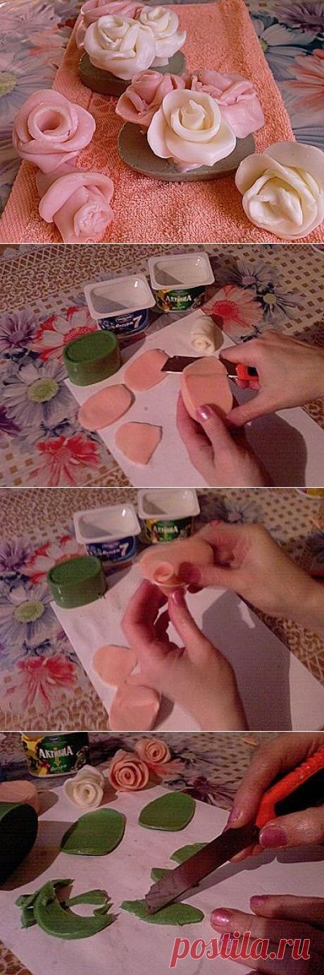 Розы для души и тела&amp;; Делаем из мыла | Дизайн ручной работы
Розы для души и тела&amp;; Делаем из мыла
Технология изготовления
1) 30 гр. желатина залить водой (200 гр.) и оставить для набухания на 40-60 мин.
2) В другой посуде делаем наше мыло (на водяной бане) из:
— мыло детское — 100 гр., натертое на мелкой терке,
— масло оливковое или другое 1 ст.л.,
— касторовое масло — 1 ч.л.,
— витамин А и Е — 1 ч.л.,
— вода — 200 гр.