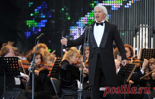 Дмитрий Хворостовский.  © Руслан Шамуков/ТАСС.  
Подробнее на ТАСС:  http://tass.ru/kultura/4748636   |  10 лучших выступлений Дмитрия Хворостовского - Культура - ТАСС