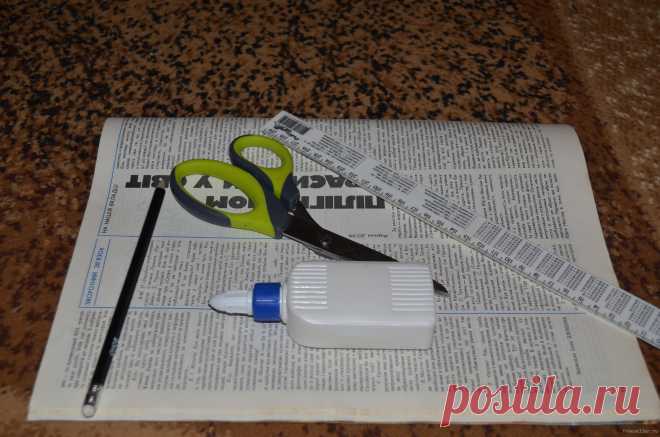 Плетем подставку для ниток из газеты