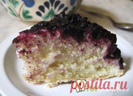 Шарлотка с черникой