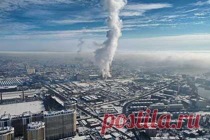 В Краснодаре объяснили громкие звуки взрывов над городом. Громкие звуки взрыва над Краснодаром, которые слышали жители города, являются следствием преодоления самолетом звукового барьера. Об этом сообщили в Telegram-канале Муниципального центра управления городом Краснодар. В Единой дежурно-диспетчерской службе завили, что информации о взрывах и разрушениях не поступало.