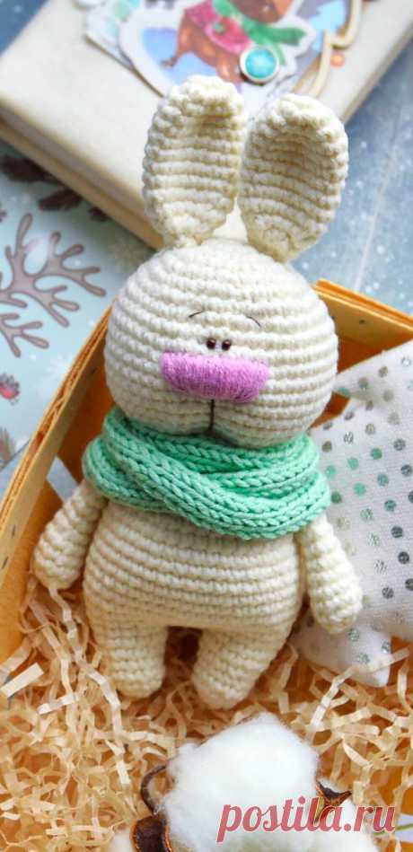 PDF Заюша крючком. FREE crochet pattern; Аmigurumi toy patterns. Амигуруми схемы и описания на русском. Вязаные игрушки и поделки своими руками #amimore - зайка из обычной пряжи, заяц, зайчик в шарфике, кролик, зайчонок, крольчонок.