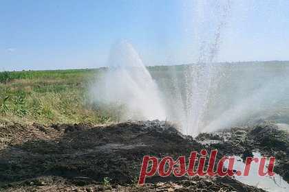 Власти опровергли диверсию на водопроводе в Ростовской области. Власти Ростовской области опровергли информацию о диверсии на водоводе в Зернограде, опубликованной ранее мэром города Ириной Полищук. Об этом сообщает Министерство региональной политики и массовых коммуникаций региона. В ведомстве сообщили, что имела место коммунальная авария.