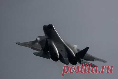 В США удивились новому российскому оружию. Военный эксперт из США Гай Маккардл прокомментировал способности российских мини-дронов. «Су-57 способен развивать скорость до двух Махов. По идее, запуск беспилотника на столь высокой скорости уничтожит его из-за турбулентности», — подчеркнул специалист в беседе с Newsweek.