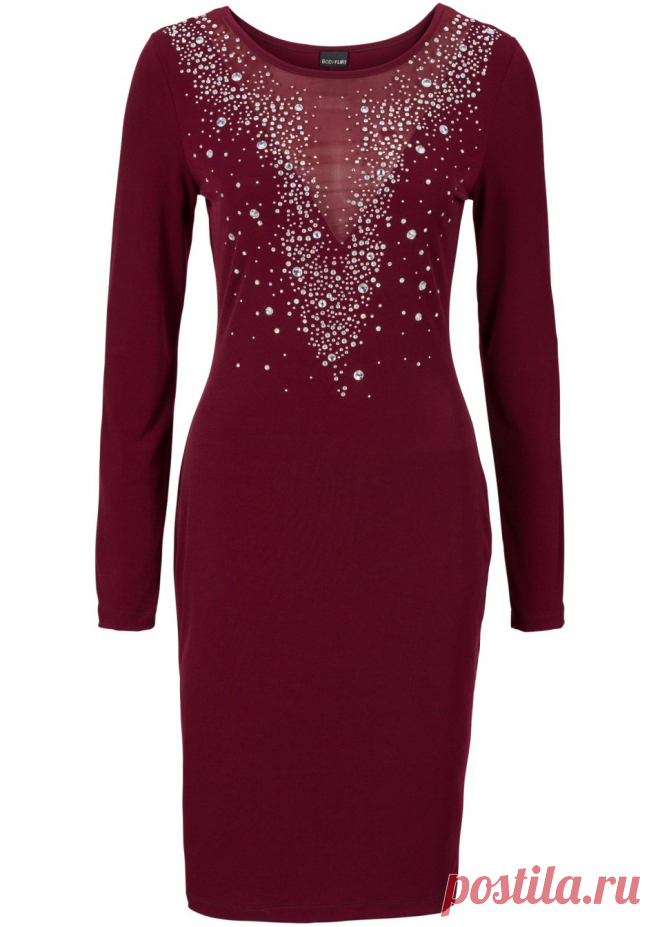 Роскошное коктейльное платье с V-образной прозрачной вставкой переда, богато декорированное стразами - красный