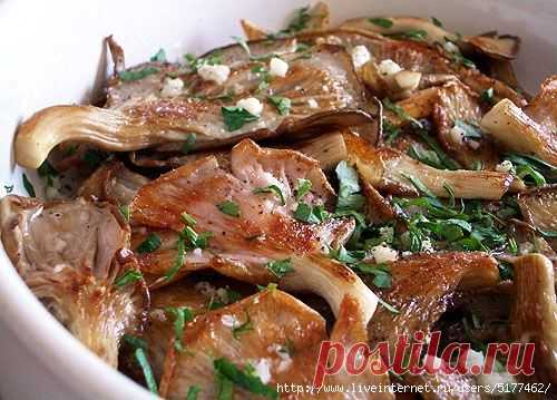 Жареные вешенки в чесночном маринаде.