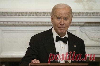 В Конгрессе США заявили о подготовке резолюции об отстранении Байдена от власти. Американский конгрессмен Кен Бак заявил о намерении внести на рассмотрение резолюцию, призывающую правительство воспользоваться 25-й поправкой к конституции и отстранить от власти президента США Джо Байдена. По мнению Бака, наиболее весомое основание для запуска процедуры — недавний доклад спецпрокурора Роберта Хера.