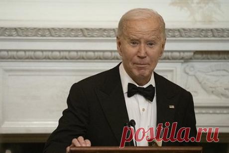 В Конгрессе США заявили о подготовке резолюции об отстранении Байдена от власти. Американский конгрессмен Кен Бак заявил о намерении внести на рассмотрение резолюцию, призывающую правительство воспользоваться 25-й поправкой к конституции и отстранить от власти президента США Джо Байдена. По мнению Бака, наиболее весомое основание для запуска процедуры — недавний доклад спецпрокурора Роберта Хера.