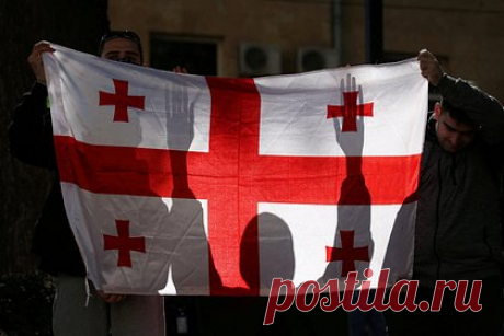 План госпереворота в Грузии связали с украинской разведкой. План госпереворота в Грузии связан с украинской разведкой. Об этом говорится в материале The Times со ссылкой на источник. Среди авторов плана названы замглавы МВД времен президентства Михаила Саакашвили Георгий Лорткипанидзе, бывший телохранитель третьего президента Михаил Батурин.