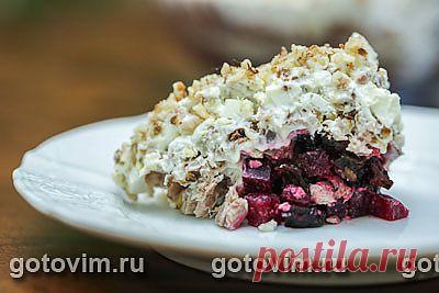 Слоеный мясной салат со свеклой и черносливом. Фото-рецепт / Готовим.РУ