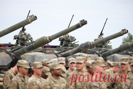 США используют помощь Украине для пополнения собственных запасов. Половина нового пакета помощи Украине пойдет на пополнение арсеналов самих США. 30 миллиардов долларов из 60 пойдут на модернизацию и пополнение военных складов американской армии.