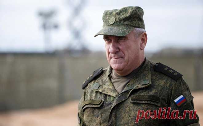 Минобороны сменило командующего российскими миротворцами в Карабахе. Новым командующим российского миротворческого контингента в Нагорном Карабахе с 25 апреля назначен генерал-полковник Александр Ленцов, сообщили в Минобороны.
