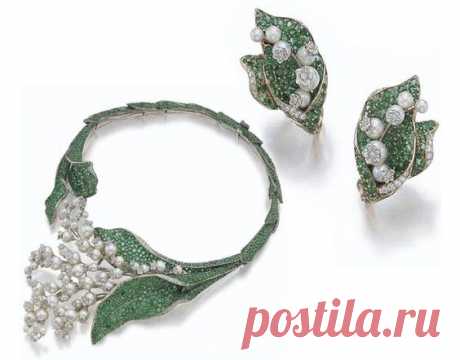 Lily of the Valley "Diorissimo" necklace and earrings made by Victoire de Castellane for Christian Dior. A realistic representation of a spray of lilies of the valley, this very beautiful jewellery is…