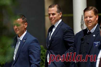 Белый дом отказался комментировать дело сына Байдена. Пресс-секретарь Белого дома Карин Жан-Пьер заявила об отказе администрации президента США комментировать дело сына главы государства Джо Байдена Хантера, назвав это его личным делом. Она добавила, что глава государства с супругой поддерживают усилия сына изменить свою жизнь.