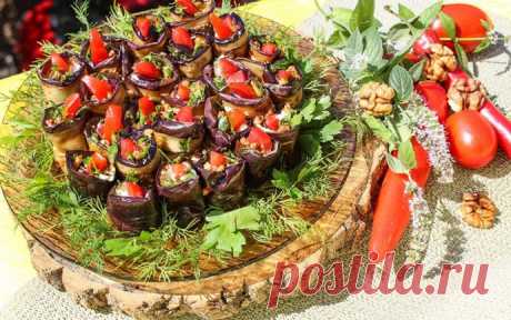 ​Рулетики из баклажанов с помидорами и грецкими орехами