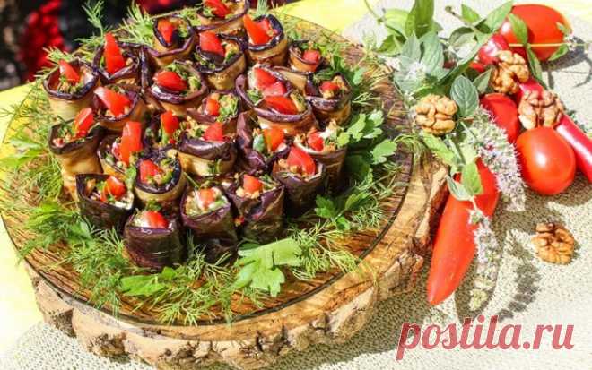​Рулетики из баклажанов с помидорами и грецкими орехами