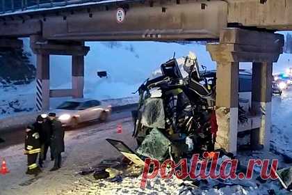 Жириновский высказался после ДТП с пятью погибшими под Рязанью. После ДТП с автобусом под Рязанью, где погибли пять человек, лидер ЛДПР Владимир Жириновский высказал свое мнение. Он заявил, что партия снова будет подавать законопроект о запрете ночных перевозок. Авария с рейсовым автобусом около села Вослебово Скопинского района произошла в 05:45 утра 2 января.