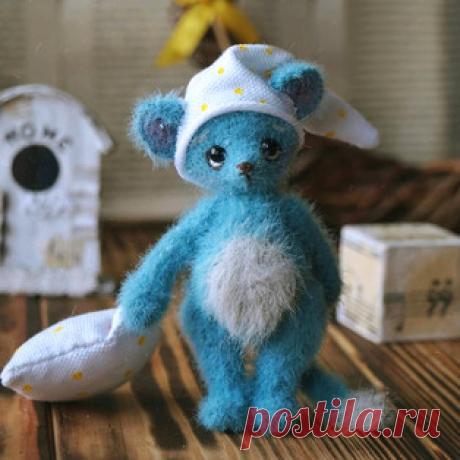 Сонный мышонок амигуруми. Схемы и описания для вязания игрушек крючком! Бесплатный мастер-класс от Оксаны @pixi.toys по вязанию сонного мышонка крючком. Высота вязаной игрушки примерно 10 см. Для изготовления такой маленьк…