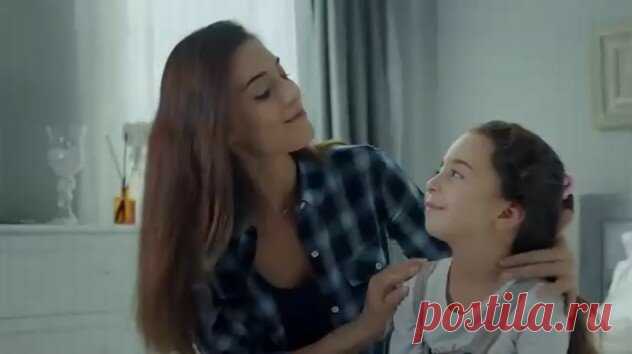 Как Шуле заставила Мелек вновь полюбить ее. Моя мама
В один из дней, маленький ребенок принял взрослое решение. Она решила отказаться от родной матери и жить с чужой женщиной. За два месяца, что девочка прожила с учительницей Зейнеп, она... Read more »
Читай дальше на сайте. Жми подробнее ➡