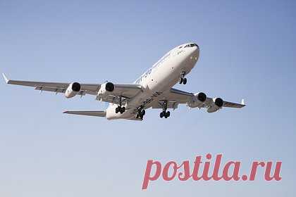 Опытный образец самолета Ил-96-400М впервые поднялся в воздух. Российский широкофюзеляжный дальнемагистральный самолет Ил-96-400М впервые поднялся в воздух. Первый полет опытного образца прошел в штатном режиме. В ходе испытаний прошла проверка устойчивости и управляемости воздушного судна, подтверждена работоспособность систем, силовой установки и средств захода на посадку.