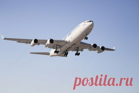 Опытный образец самолета Ил-96-400М впервые поднялся в воздух. Российский широкофюзеляжный дальнемагистральный самолет Ил-96-400М впервые поднялся в воздух. Первый полет опытного образца прошел в штатном режиме. В ходе испытаний прошла проверка устойчивости и управляемости воздушного судна, подтверждена работоспособность систем, силовой установки и средств захода на посадку.