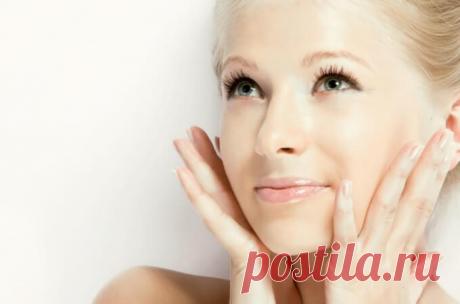 Интересный способ убрать обвисшие щеки Узнайте, каким простым движениям учат будущих косметологов.