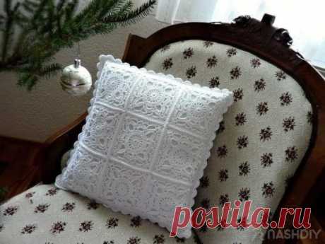 ВЯЗАНИЕ ПОДУШКИ КРЮЧКОМ ИЗ КВАДРАТНЫХ МОТИВОВ,
описание: https://nash-diy.ru/vjazanie-dlja-doma/pledy-i-podushki/136-vjazanie-podushki-krjuchkom-iz-kvadratnyh-motivov.html