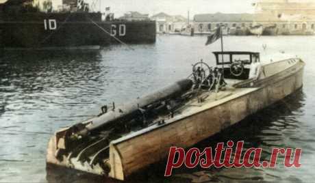 M.A.S — зарождение итальянских торпедных катеров M.A.S — Motobarca Armata Silurante (моторный вооруженный катер) стали первой попыткой ВМС Италии создать полноценные торпедные катера в 1915