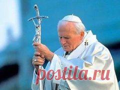 10 сентября в 1990 году Папа Иоанн Павел II освятил в столице Кот-д’Ивуара базилику Богоматери Мира