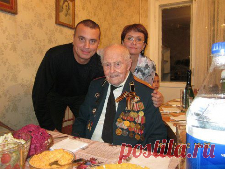 ДЕДУ 100 лет!
Андрей Дворядкин

Юбилей у моего деда - 100 лет!!!!!!!!!