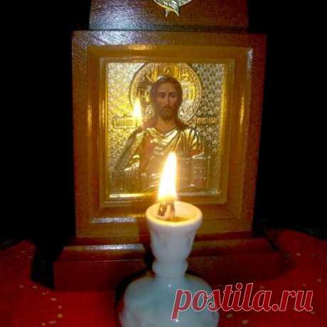 НЕМНОГО О ТАЙНОМ!!! 
ЧТО ОЗНАЧАЮТ ЦЕРКОВНЫЕ СВЕЧИ? ЗАЧЕМ ИХ СТАВЯТ В ХРАМЕ? 

- Свеча – символ молитвенного горения перед Господом, Его Пречистой Матерью, перед святыми угодниками Божиими. 

Свеча – знак добровольной жертвы Богу и Его храму и символ причастности человека к божественному свету. 

Горящая свеча – видимый знак, который выражает горячую любовь, благоволение к тому, кому ставится свеча. И если нет этой любви и благоволения, то свечи не имеют никакого значения, ...
