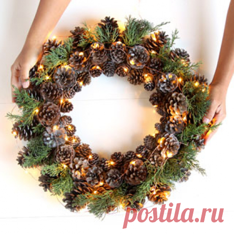 Beautiful Fast & Easy DIY Pinecone Wreath ( Improved Version!) Easy & long lasting DIY pinecone wreath: beautiful as Thanksgiving & Christmas decorations & centerpieces. Great pine cone crafts for fall & winter!