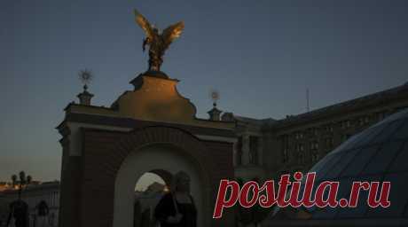 Азаров: Украина погружается в 1937-й год из-за доносов и страха перед СБУ. Украина погружается в 1937-й год, граждан склоняют к жизни в постоянном страхе и недоверии из-за доносов и проверок СБУ. Об этом заявил бывший украинский премьер-министр Николай Азаров. Читать далее