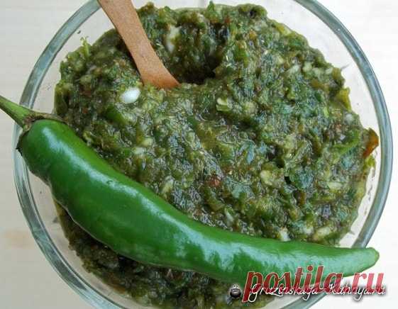 Грузинская зеленая аджика. Рецепт - Грузинская кухня Грузинская зеленая аджика. Рецепт горькой пряной пасты, которая используется в качестве приправы для ароматизации мясных и рыбных блюд.