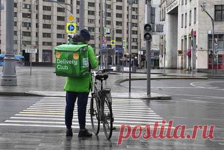 «Яндекс» стал владельцем Delivery Club. Российская IT-компания «Яндекс» завершила сделку по приобретению сервиса доставки еды Delivery Club. Согласно данным Единого государственного реестра юридических лиц (ЕГРЮЛ), «Яндекс» стала владельцем ООО «Деливери Клаб» 8 сентября, компания приобрела 99,95-процентную долю в сервисе, а 0,05 процента — его «дочка».