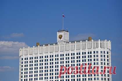 В России утвердили выплаты на детей школьного возраста. Правительство России утвердило правила единовременной выплаты на детей школьного возраста к началу учебного года. Единовременную смогут получить родители, усыновители, опекуны и попечители детей от шести до 18 лет, если ребенок достиг возраста шести лет до 1 сентября 2021 года включительно.
