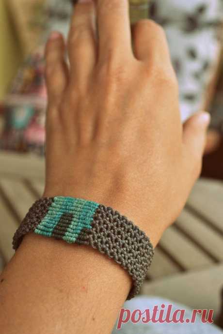 Macrame surfer's bracelet unisex in brown, mint green, emerald, olive green waxed thread, beach, athletic, adjustable, patchwork | Bracelets